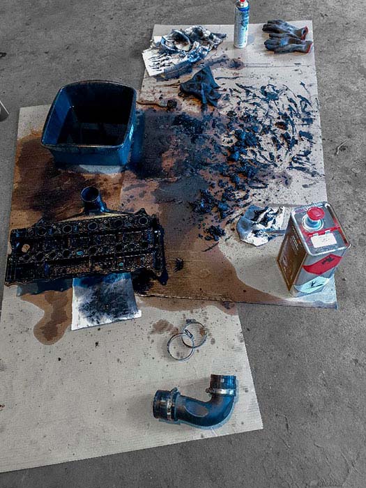 Auton pahasti likaantunut kone.