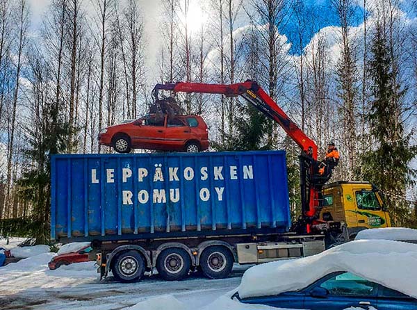 Romumetallin ja käytöstä poistettujen renkaiden nouto kierrätykseen.